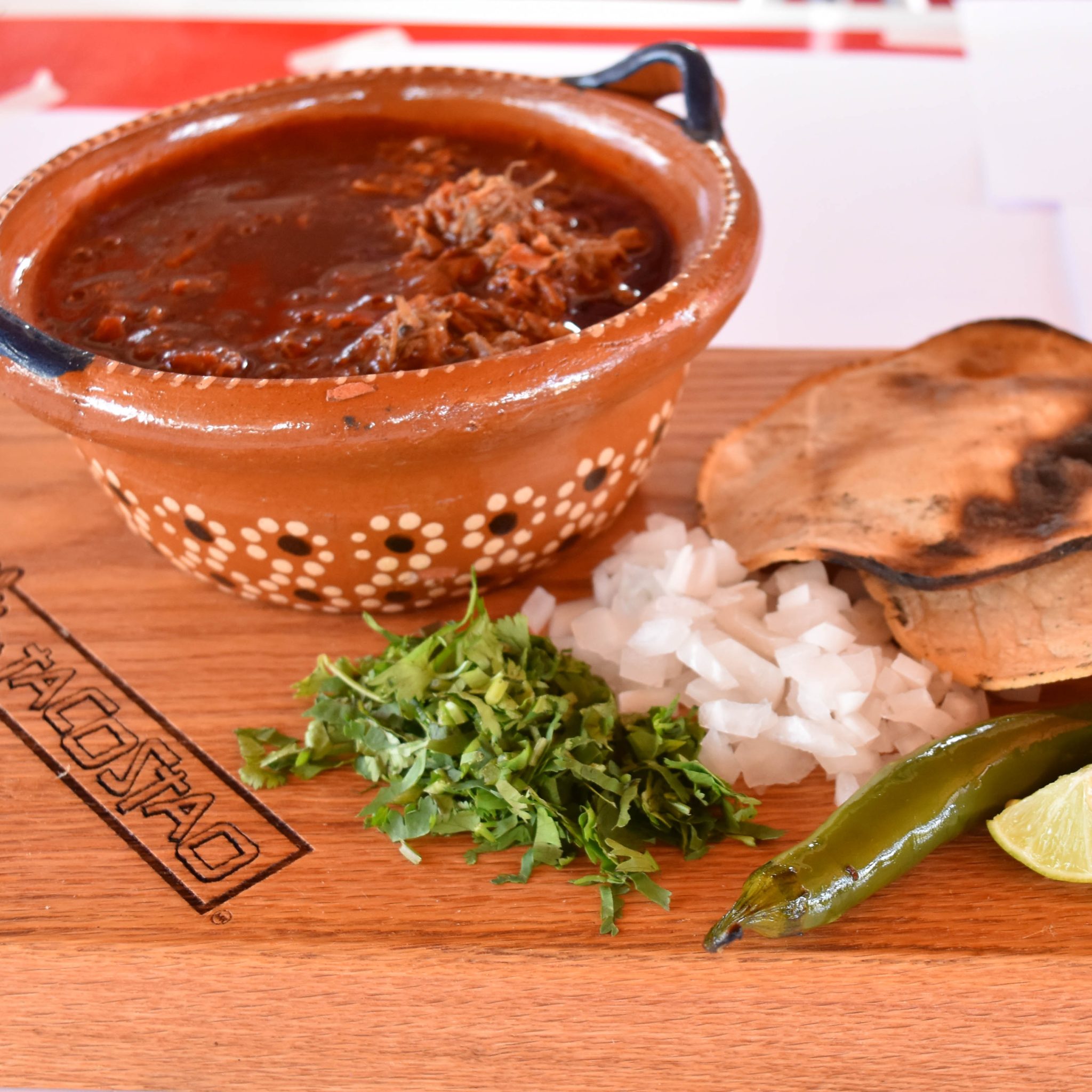 Órden de Birria con barbacoa de res Tacostao